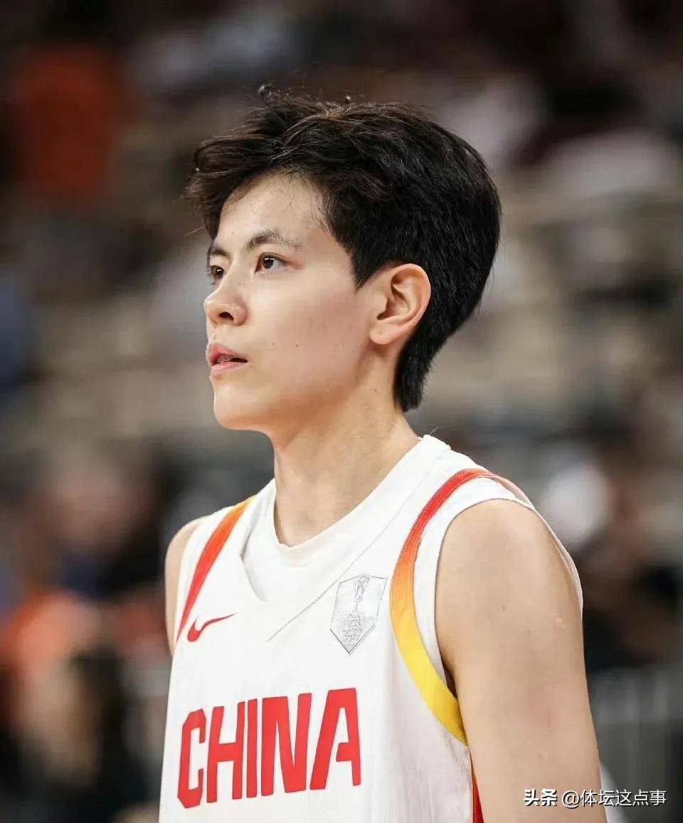 人民日报祝贺女篮,杨舒予全场最佳,张子宇让对手破防了!
