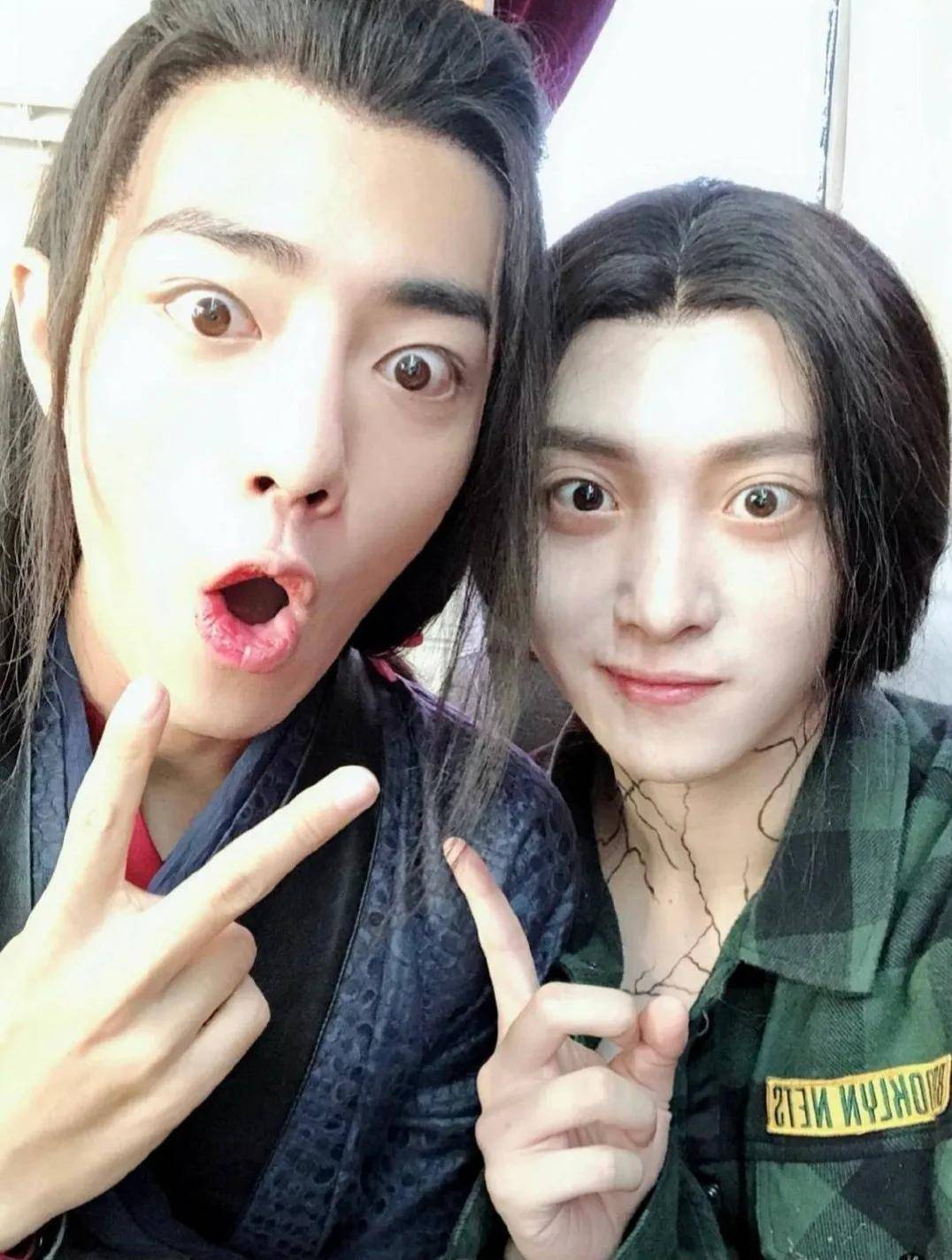 p图横行!看《陈情令》别被骗了!存一组肖战合影原图