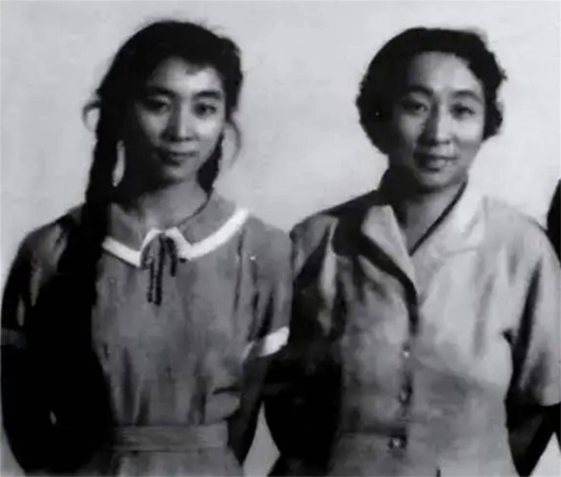 林豆豆现身丈夫葬礼,挽联和父亲有关,四野后代看完感动落泪