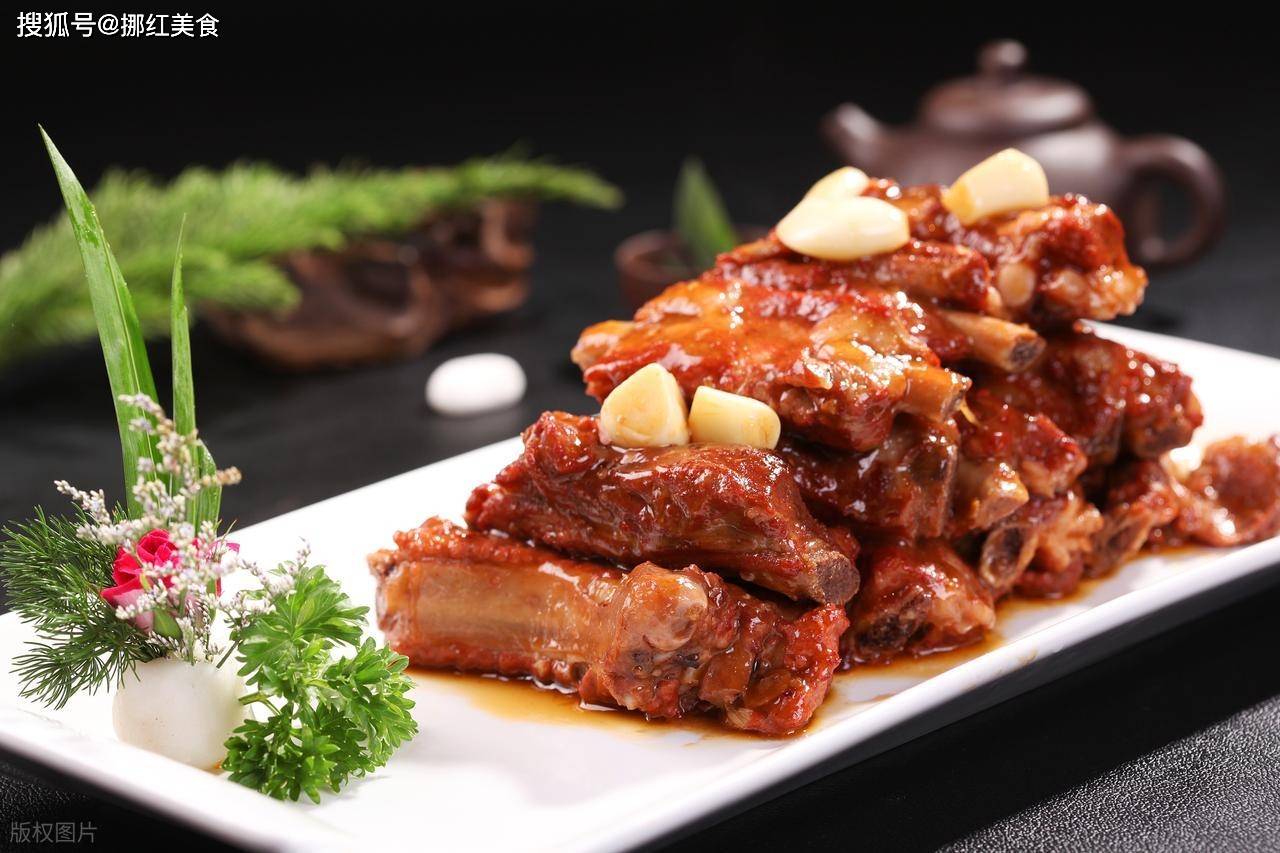 炖猪肉肋骨是在家制作的，请注意五个要点，柔
