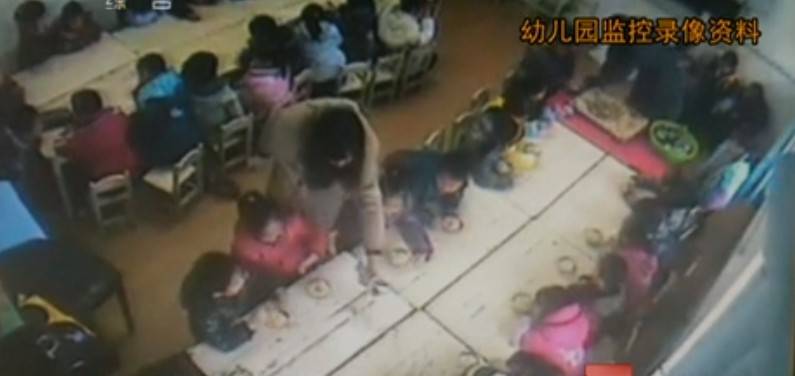 2010年,江苏一幼儿园7名小孩被烫伤,民警调查监控后才知实情!