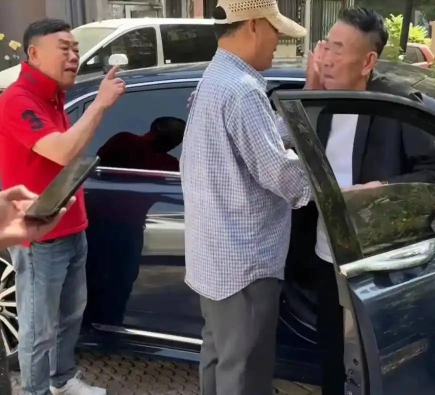 半世纪恩怨未解，杨少华离世4天，赵伟洲冷漠无动__半世纪恩怨未解，杨少华离世4天，赵伟洲冷漠无动