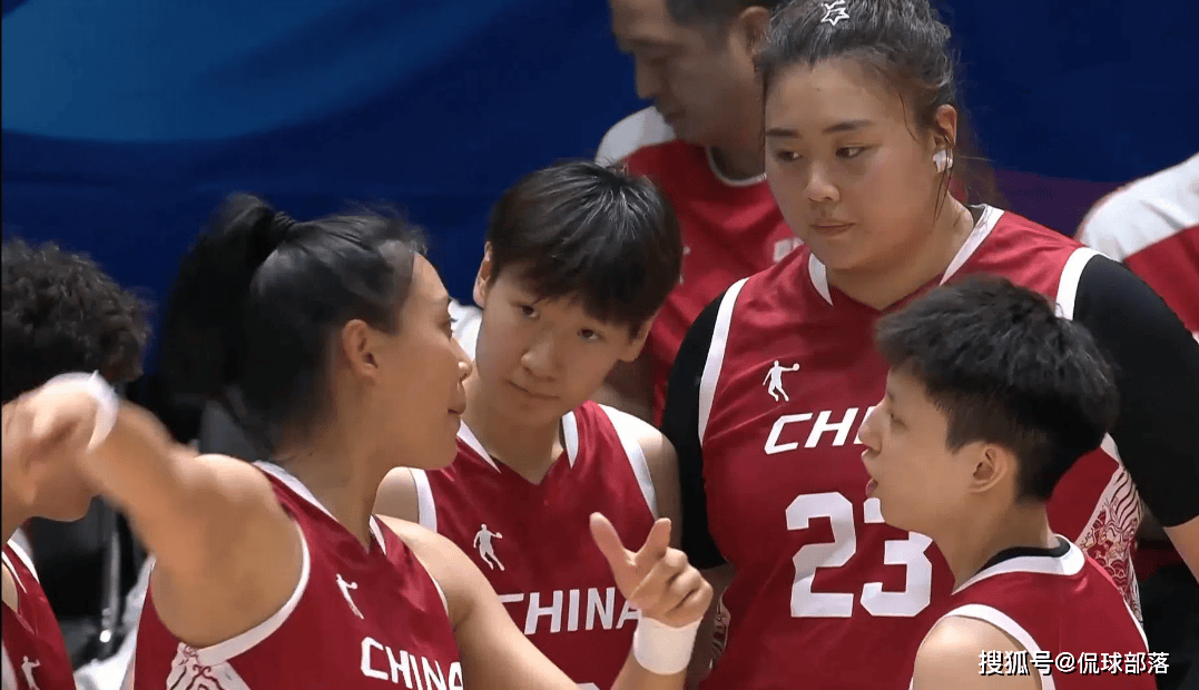 恭喜中国女篮！连续2场上演逆转，杀进世大运决赛，球迷欢呼沸腾