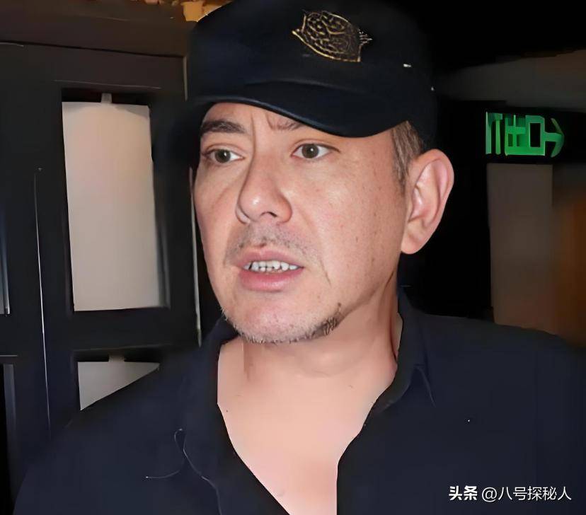 影帝黄秋生:父亲抛弃,母亲灌洗衣粉,26年婚姻曝20岁私生子