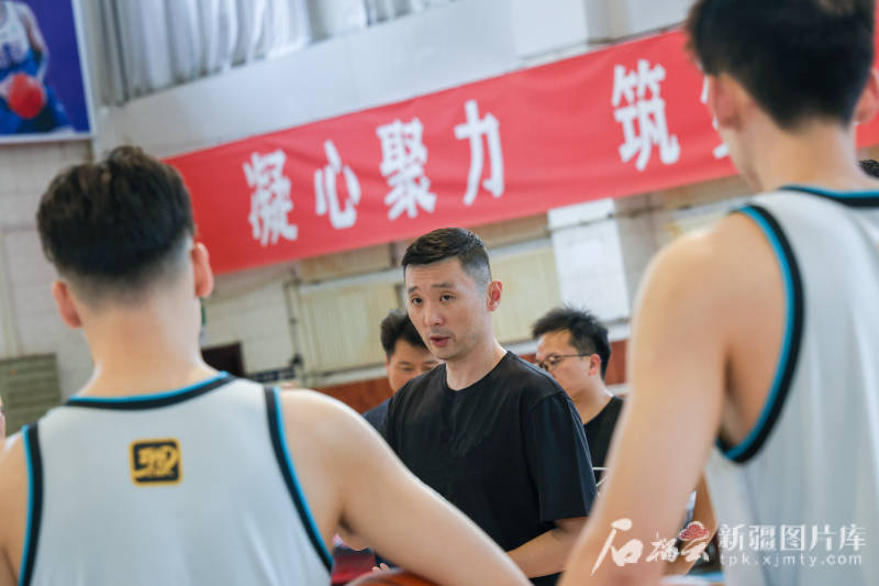 新疆飞虎优化教练组 前CBA三分王成球队投篮教练
