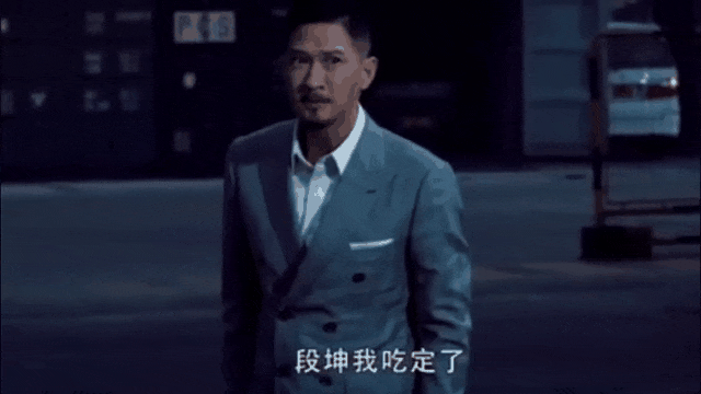 先来说说那句让人印象深刻的:"阿伟已经死了,你挑的嘛偶像