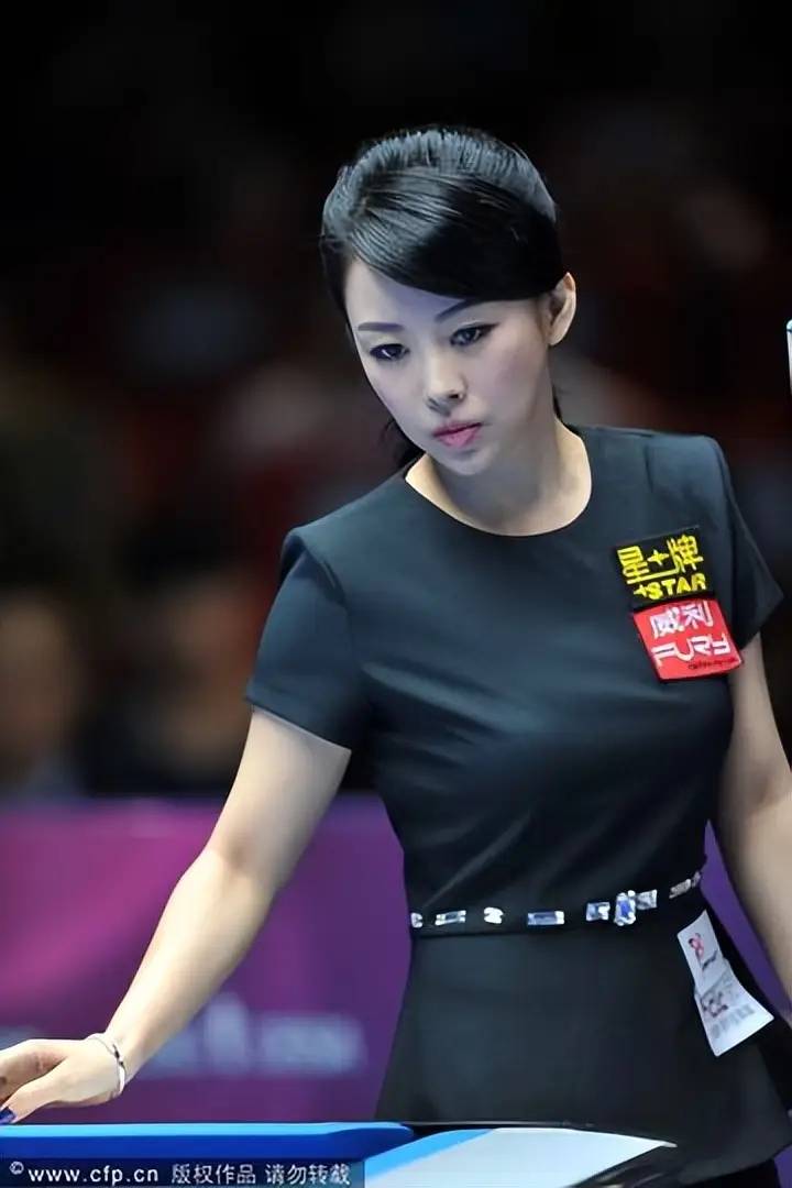 43岁潘晓婷现状,皮肤白嫩身材火辣,看完照片才知道为何无人敢娶