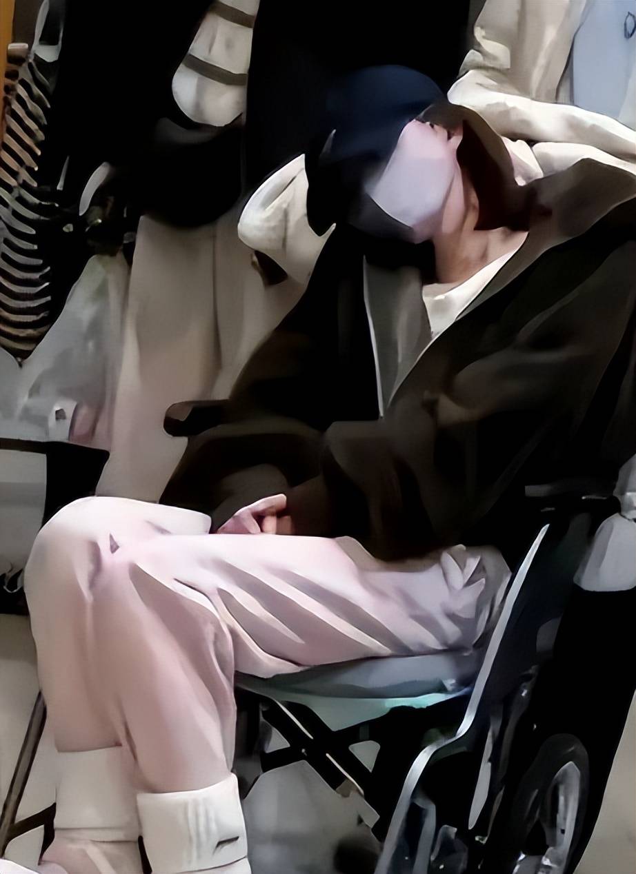 妈妈带6岁的模特女儿回老家