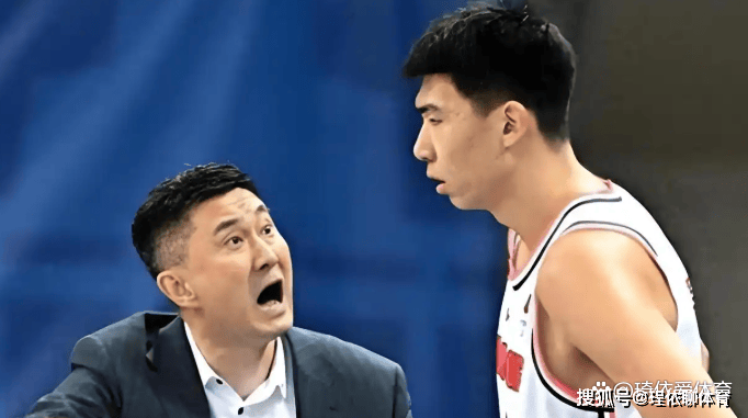 广东宏远团结杯变宫斗现场，徐昕怒怼杜锋，输球又输人？这剧情真刺激，杜锋是时候反思反思了