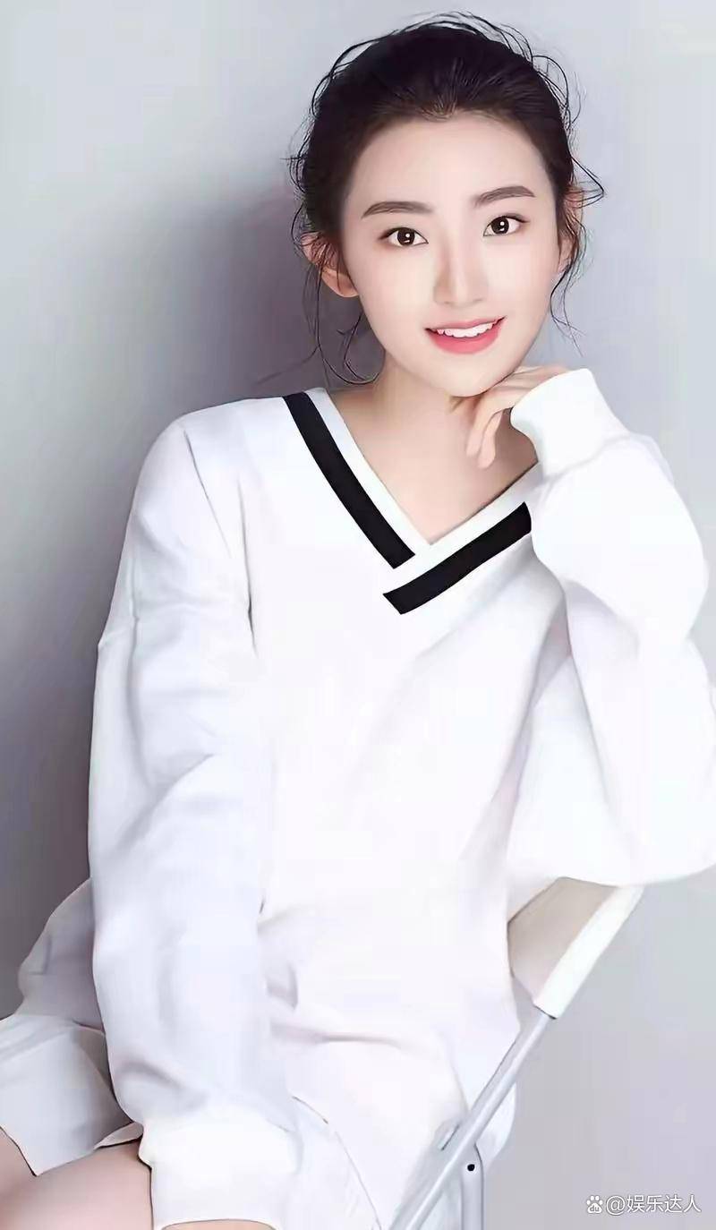 杨雨潼,《扫黑风暴》中的徐英子