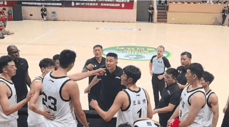 徐昕当面顶撞，杜锋至今保持沉默，背后到底有何隐情？