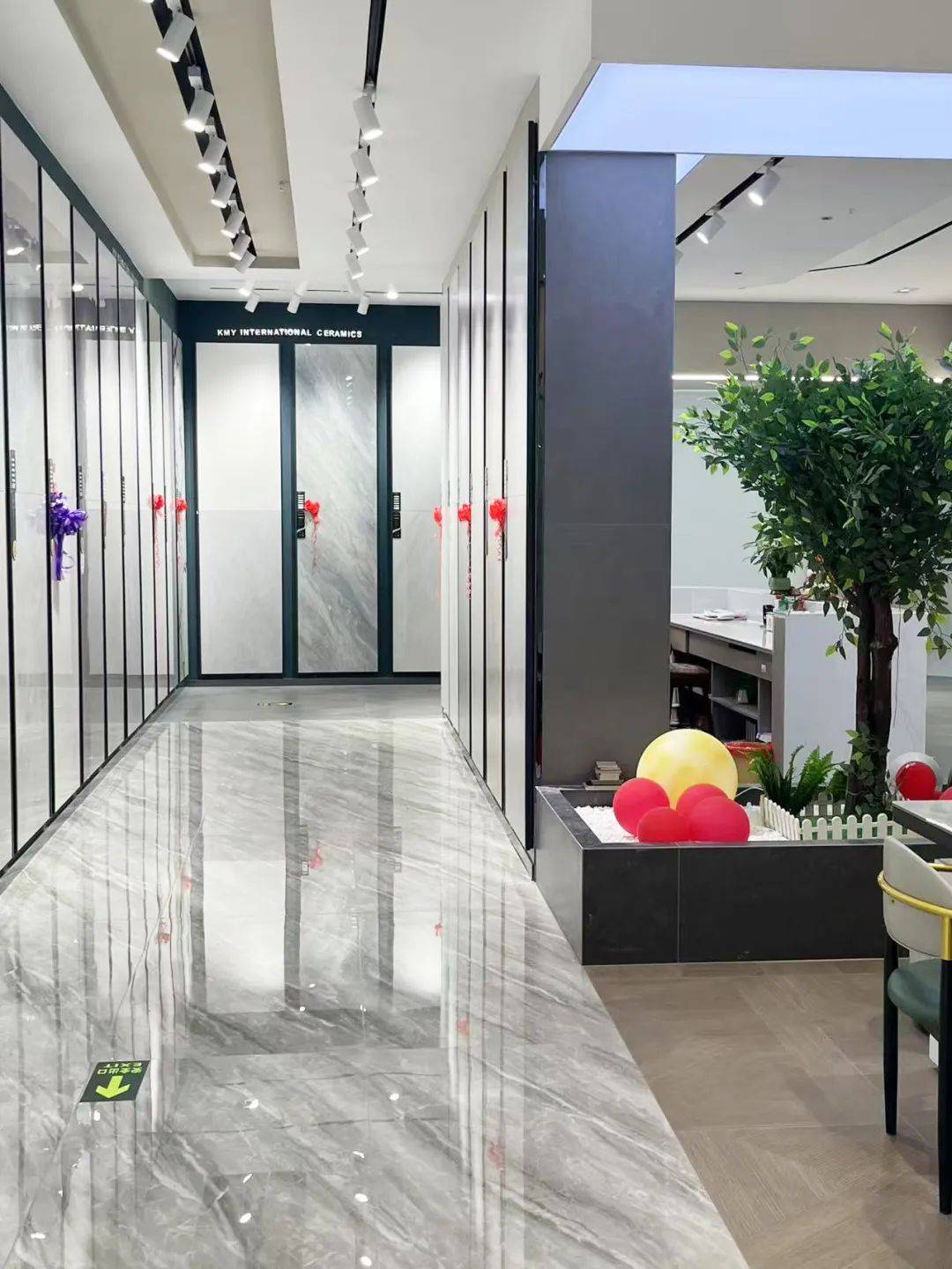 新店巡礼丨贵州盘州kmy国际轻奢瓷砖,翻开城市美学生活新篇章