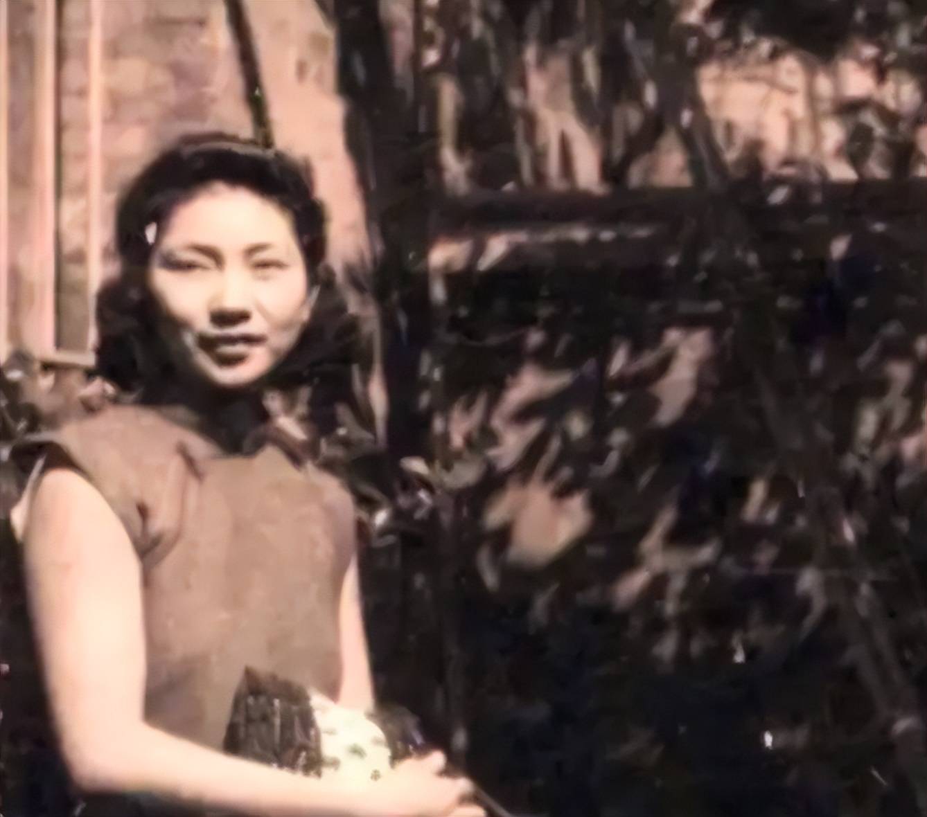 军统美女特务张春莲,为隐藏身份嫁西北农民,30年生下8个孩子