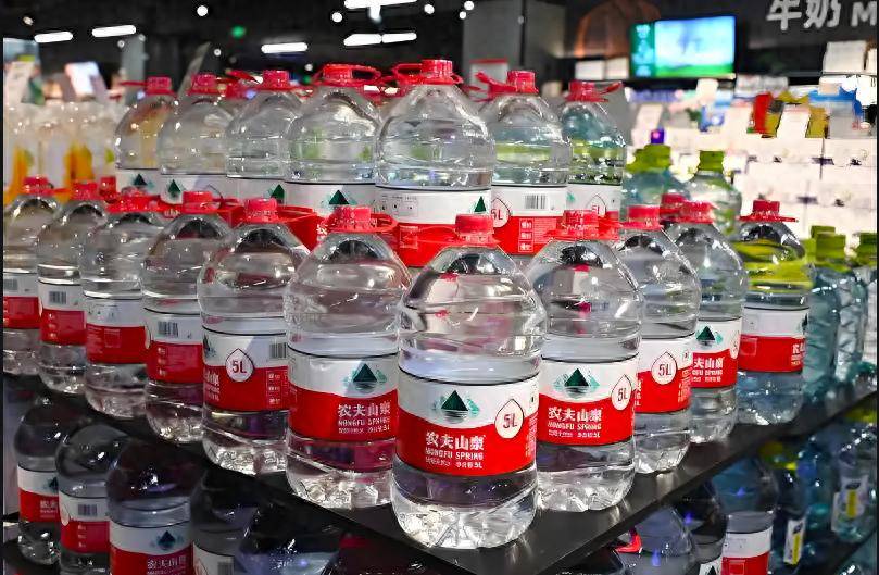从Nongfu Spring到Wahaha：2025年最具讽刺意味的商业逆