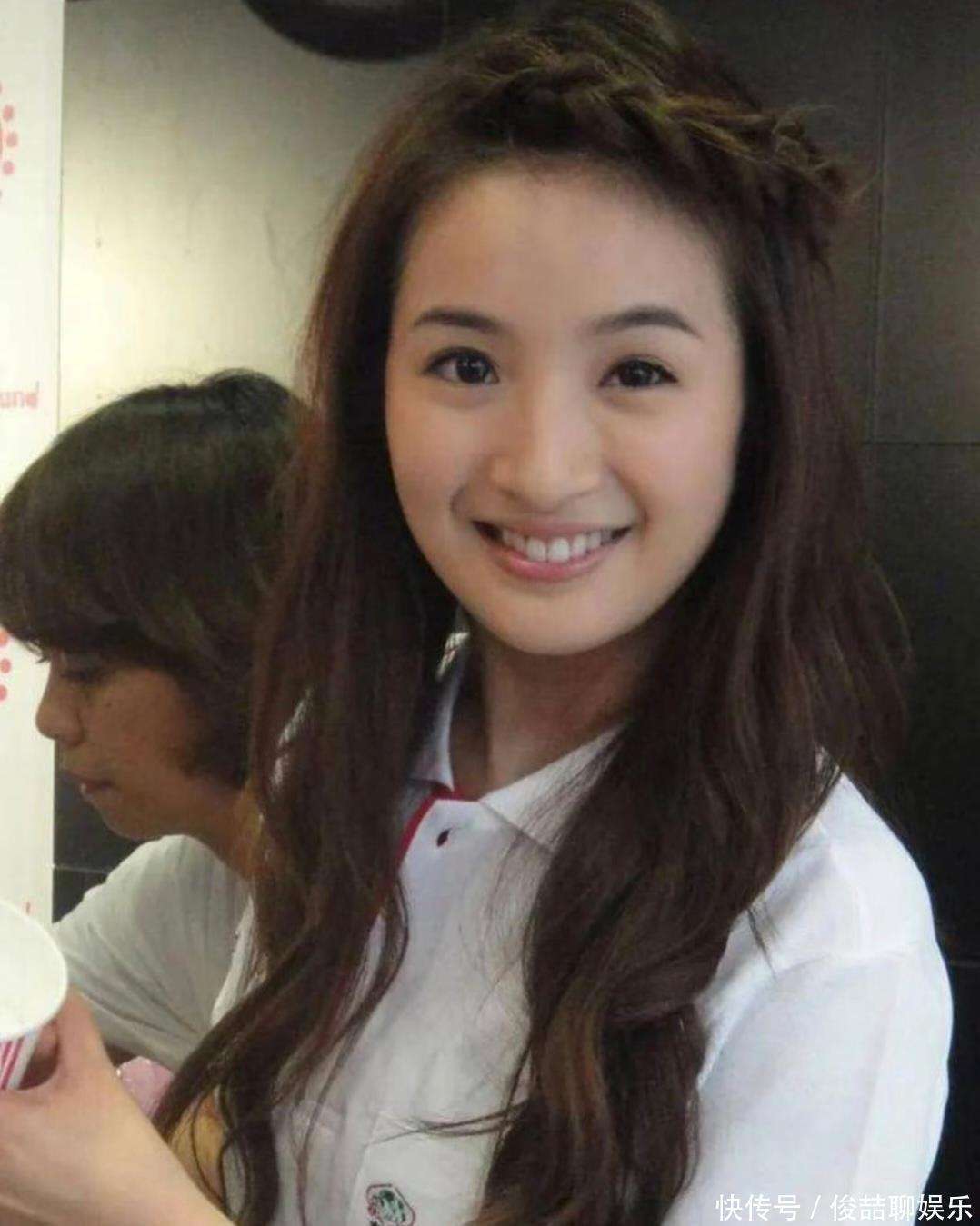 林依晨二胎产子后首现身,仅1个多月迅速瘦身,笑容甜美状态大好