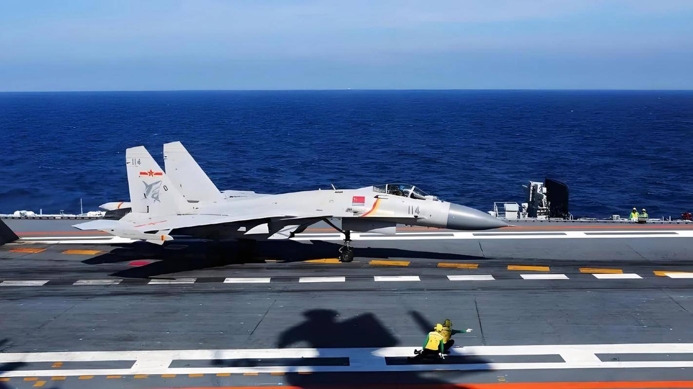 画面公开!辽宁舰起飞舰载机,导弹准心瞄准外机