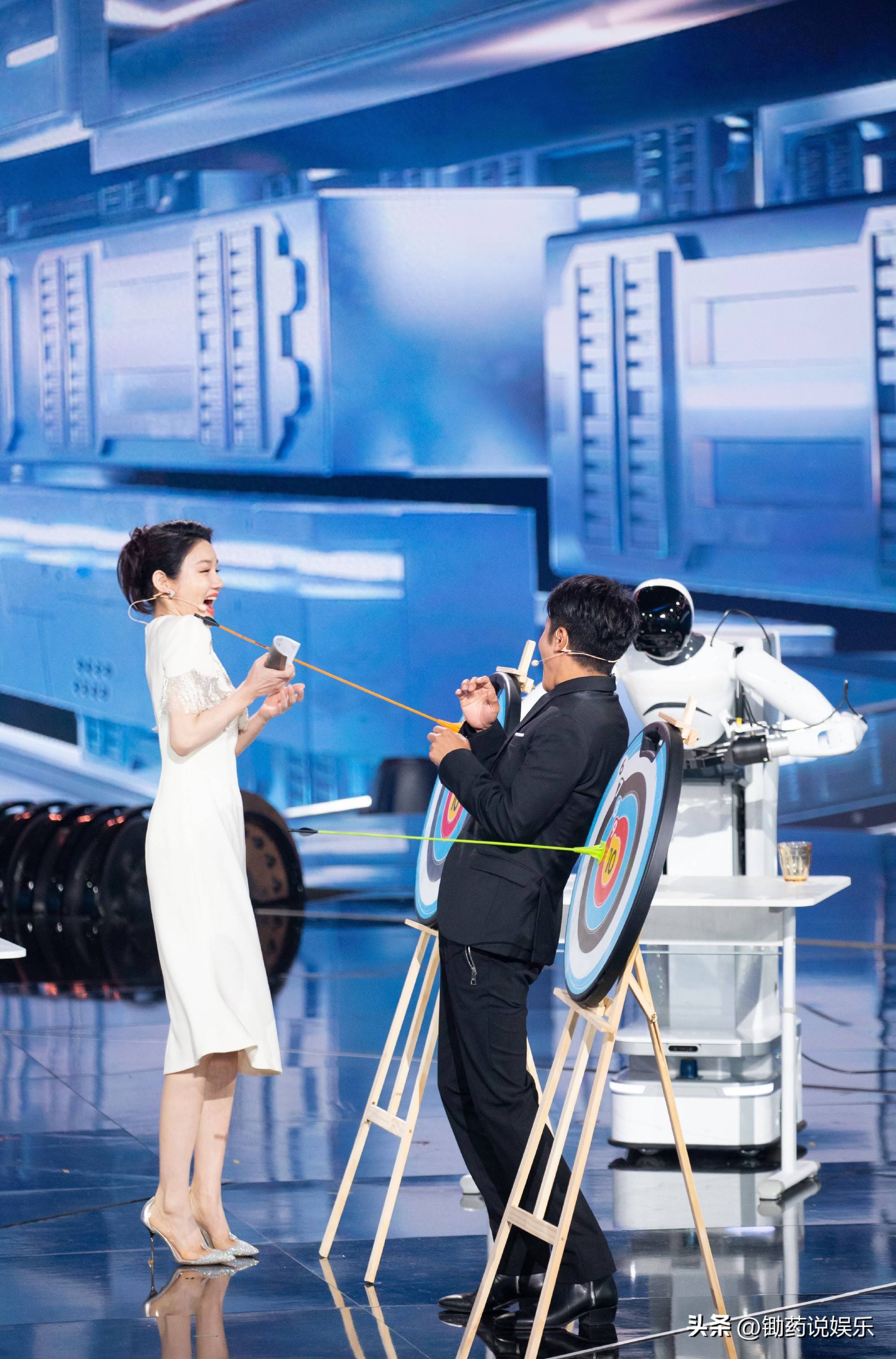 龙洋主持的新节目今晚开播,网友却更加怀念《中国诗词大会》