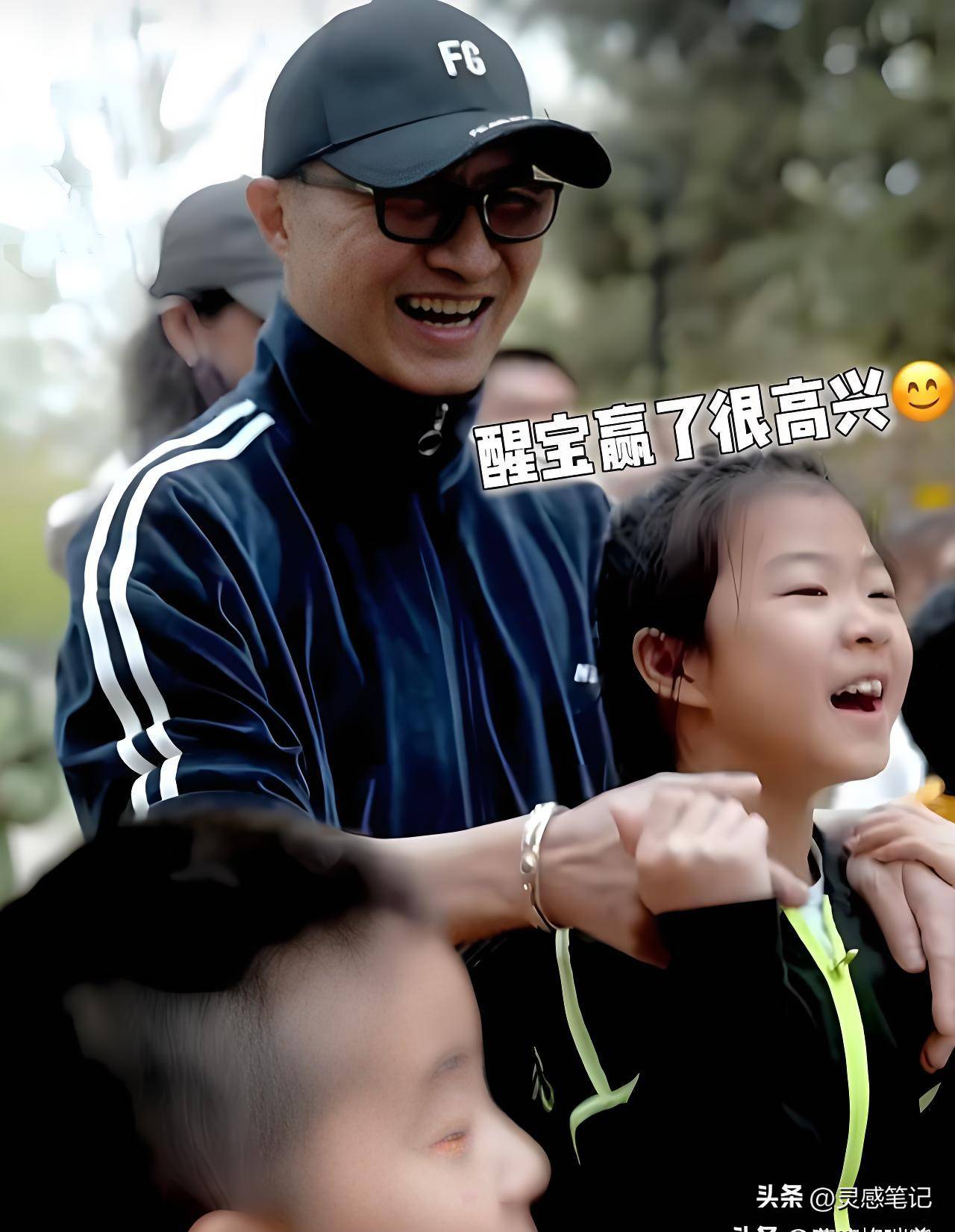 原创汪峰三个女儿同爹不同命小苹果星范醒醒受宠二女儿疏离