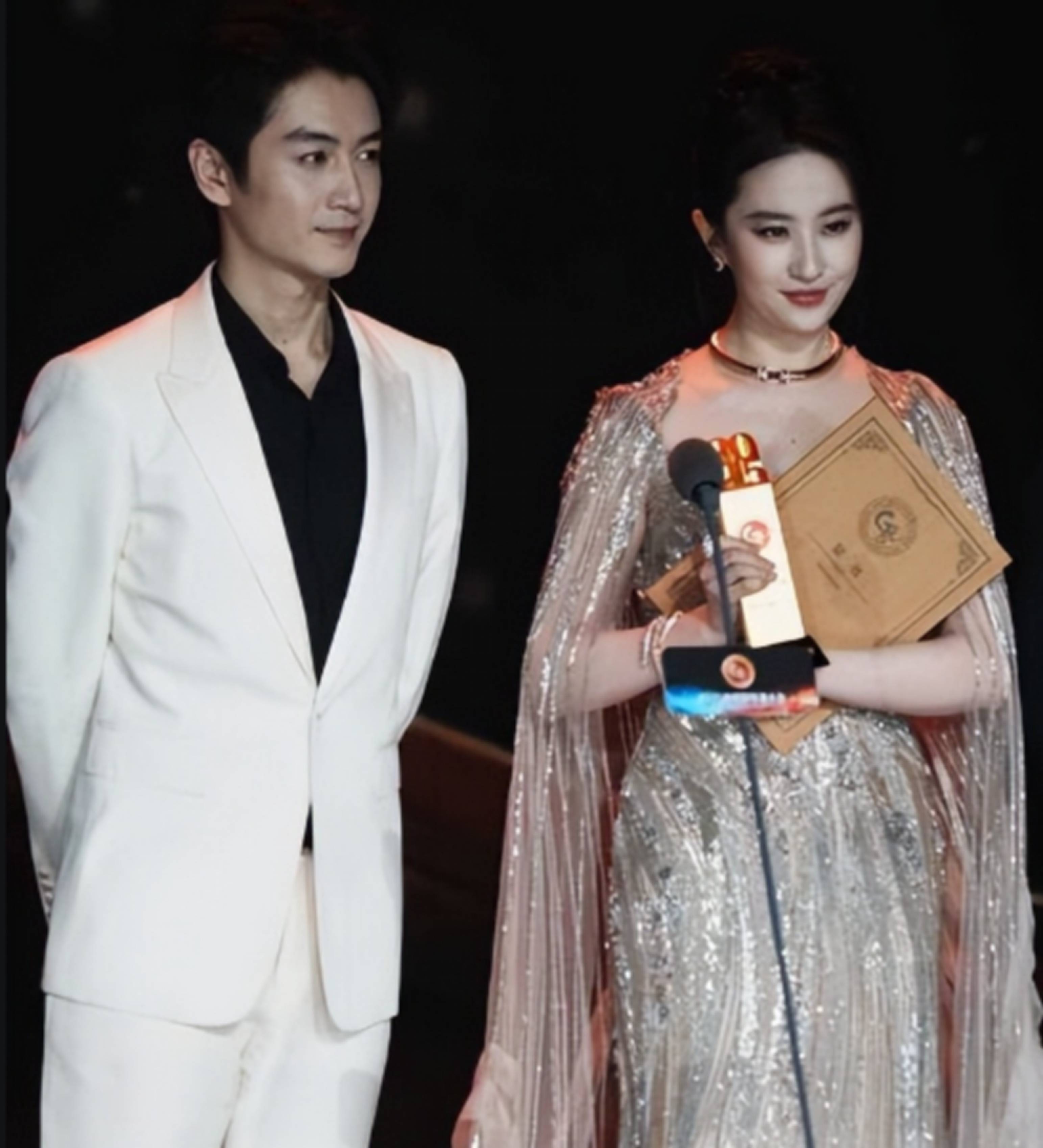 更令粉丝兴奋的是,6月初有传闻称,陈晓将与刘亦菲再度搭档,出演新剧