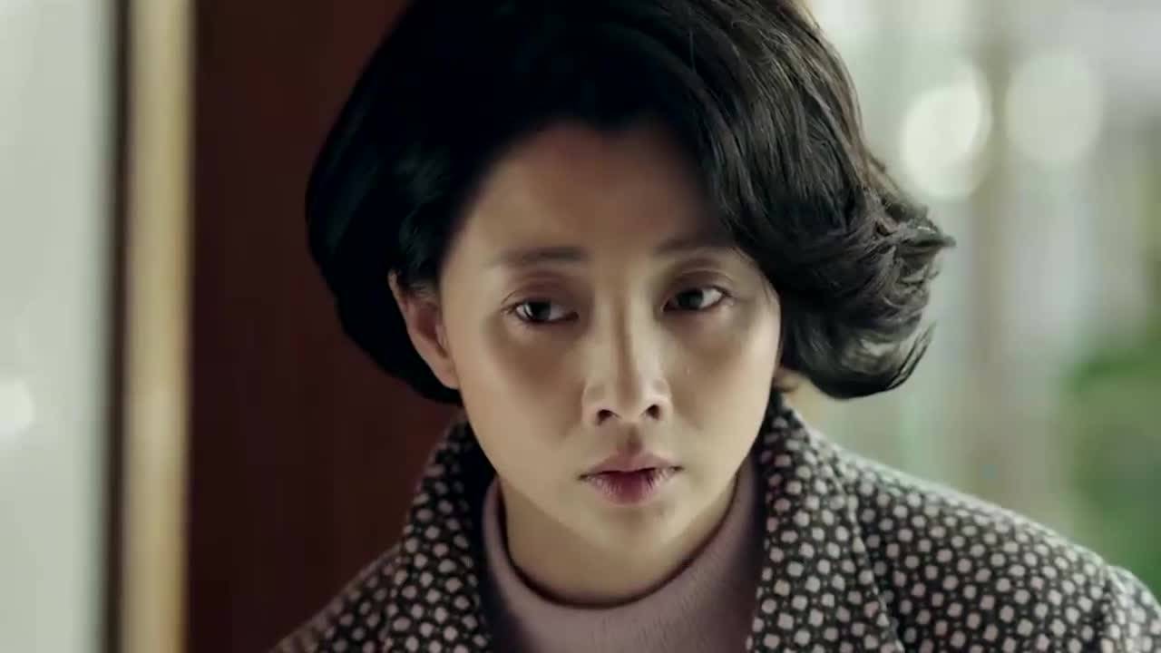 在电视剧鸡毛飞上天中,她饰演的女主角罗玉珠深入人心,赢得了观众们的