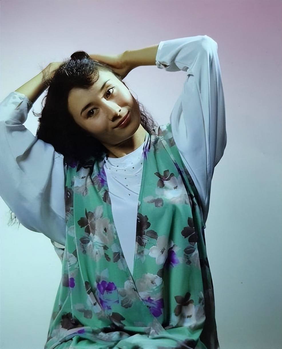 "牧羊女"丁岚的悲哀:爆红后放弃国籍,离婚30年后她后悔了吗?