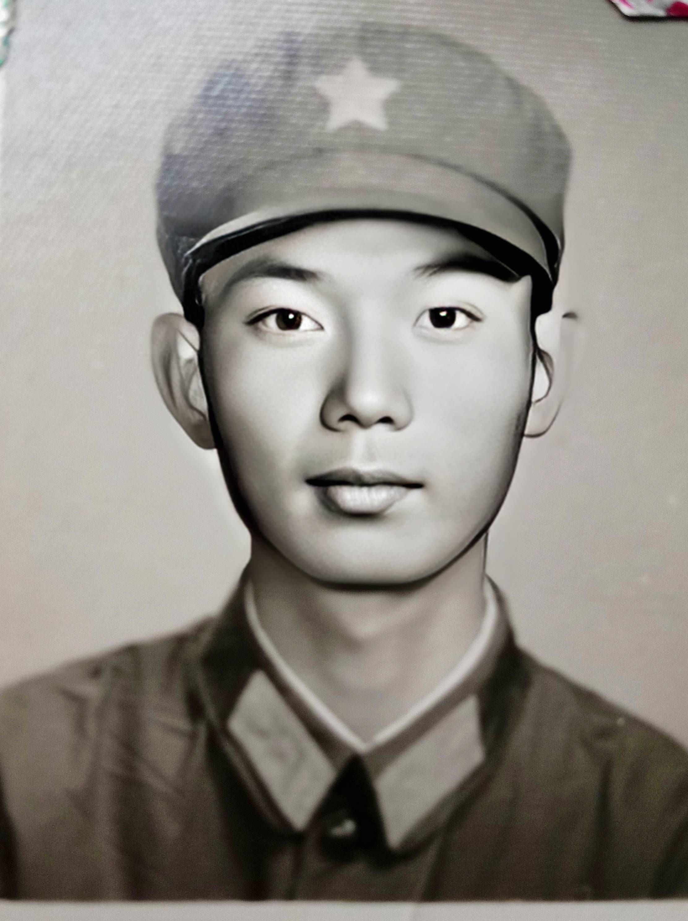 1979年我当提干后探亲在供销社遇初恋她看到我却扭头就跑