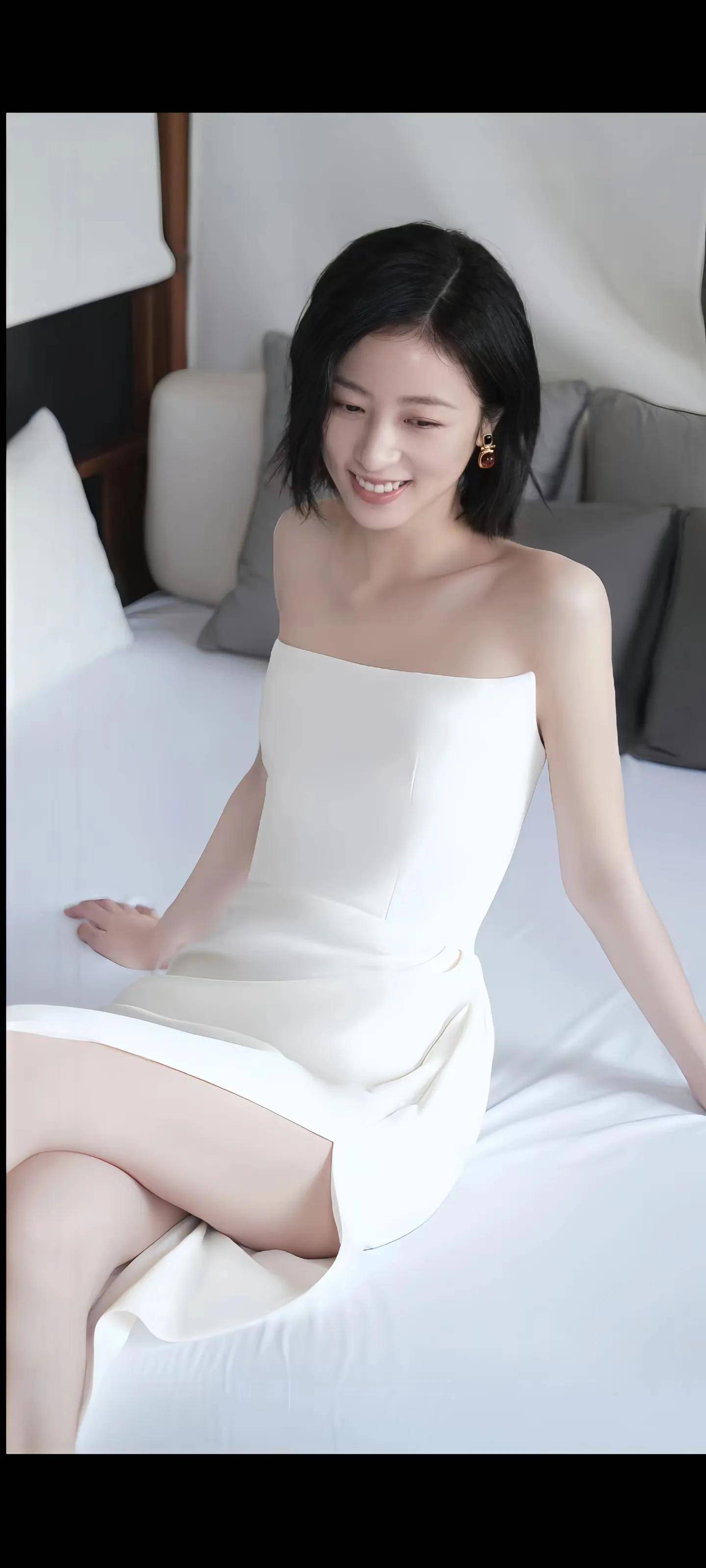 周雨彤:从青涩新人到荧幕女神的蜕变之旅