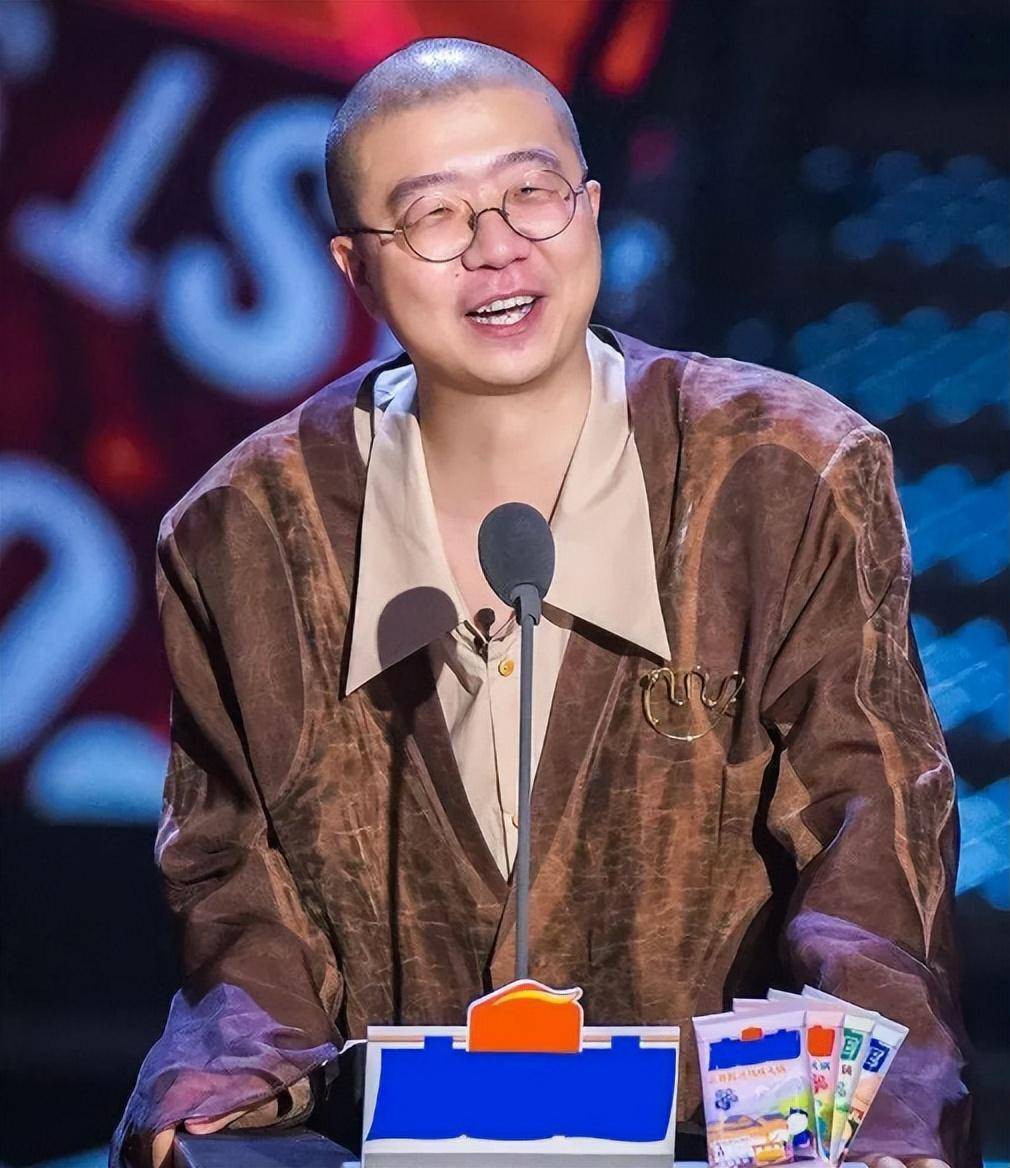 2019年"剪影事件"的蝴蝶效应当李诞在《脱口秀大会》调侃柳岩"看加鞍