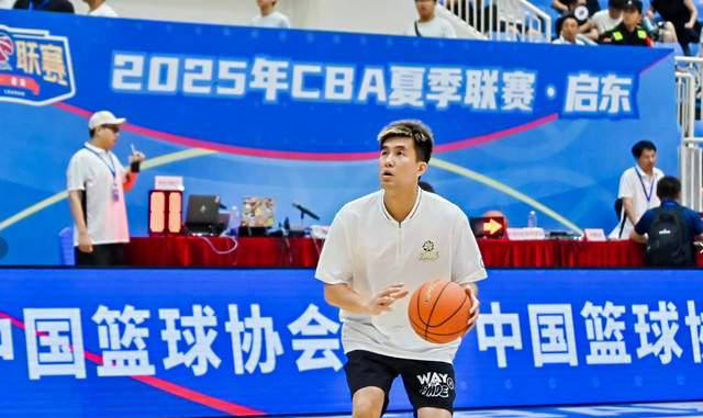 广州男篮连胜，郭艾伦免战，19岁小将表现亮眼