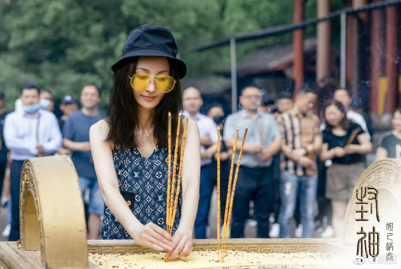 《裸婚时代》姚笛低调结婚7年,如今转型当导演,眼神充满坚定!