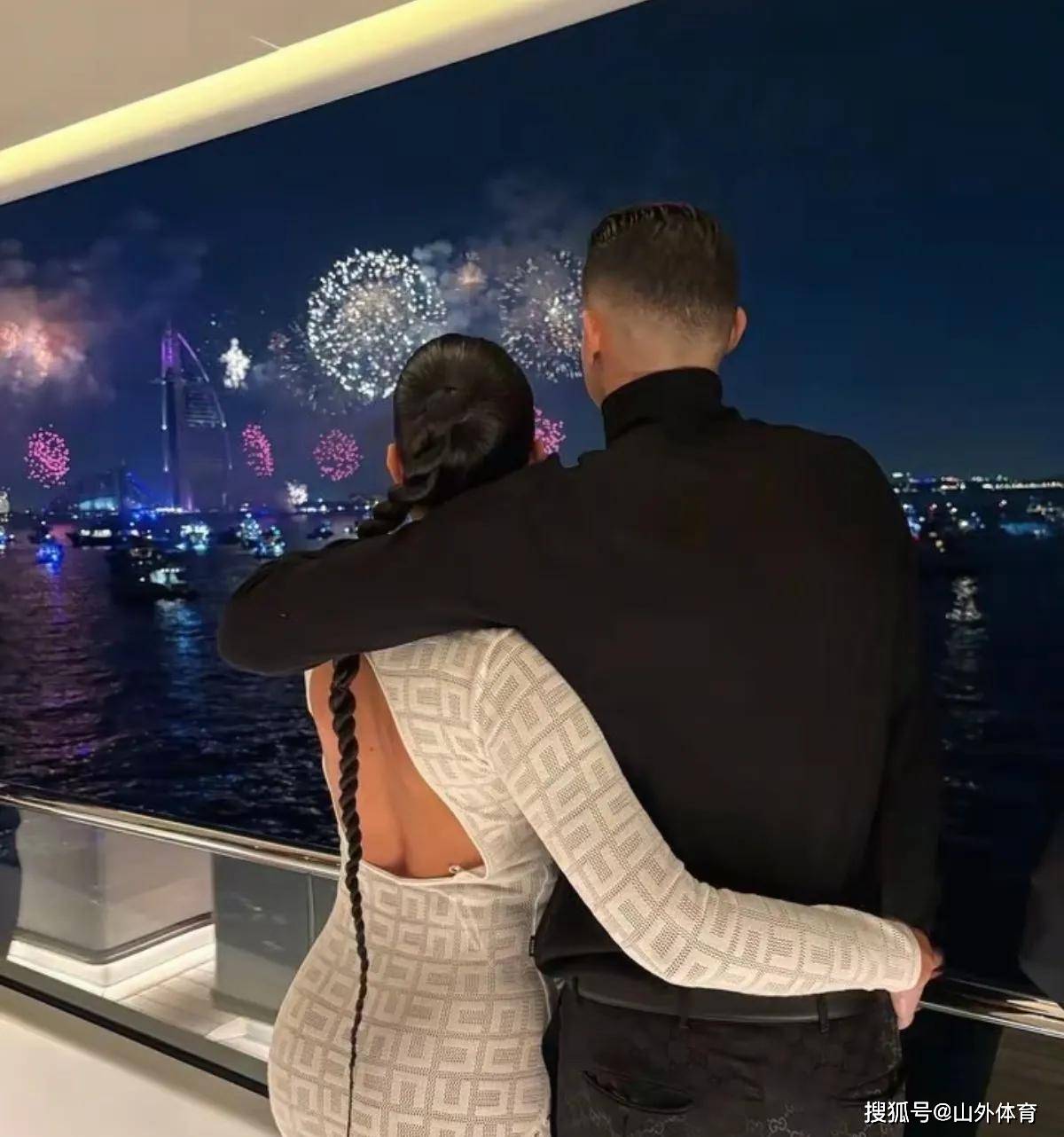 c罗向乔治娜浪漫求婚真爱相伴诠释幸福真谛