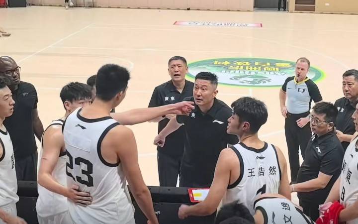 广东男篮麻烦不断，徐杰丑闻风波还没完，队内国手申请交易想走人
