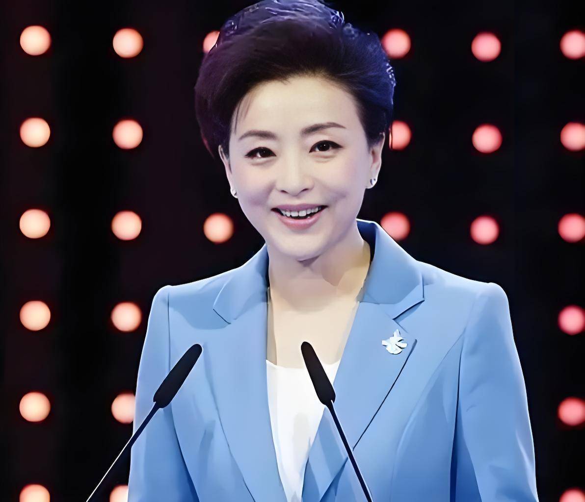 央视杨君专访杨澜:成功在于打破思维定势