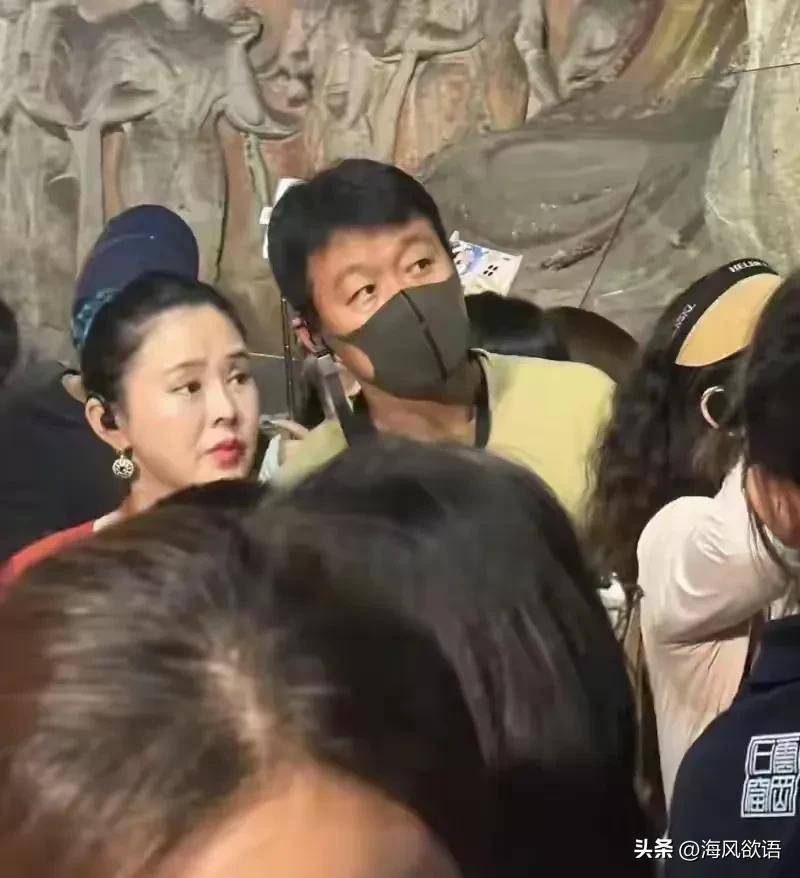 万物复苏季，云冈石窟现佟大为一家，明星风