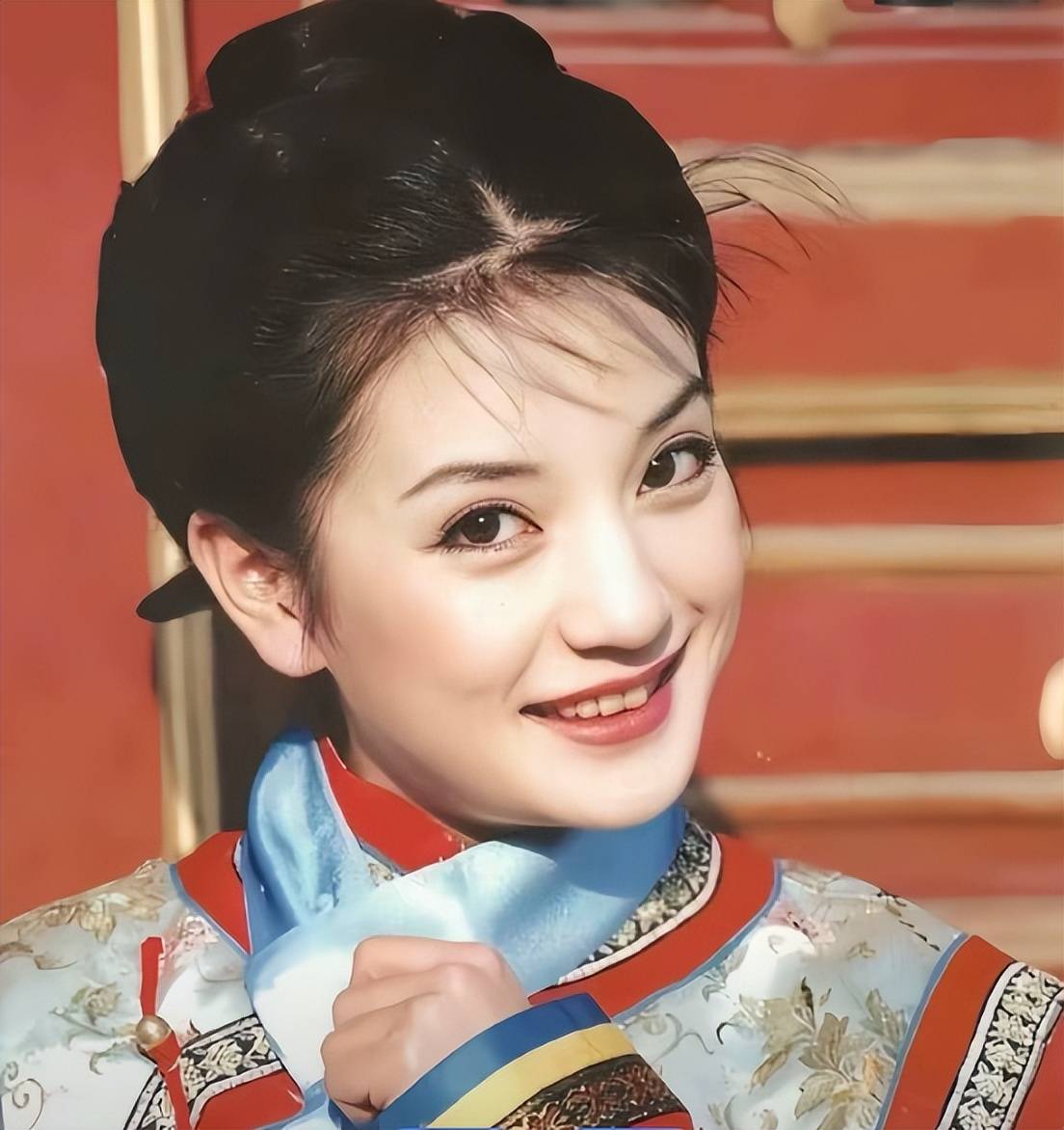 49岁赵薇近况曝光,事业没了婚也离了,丑闻太恶劣
