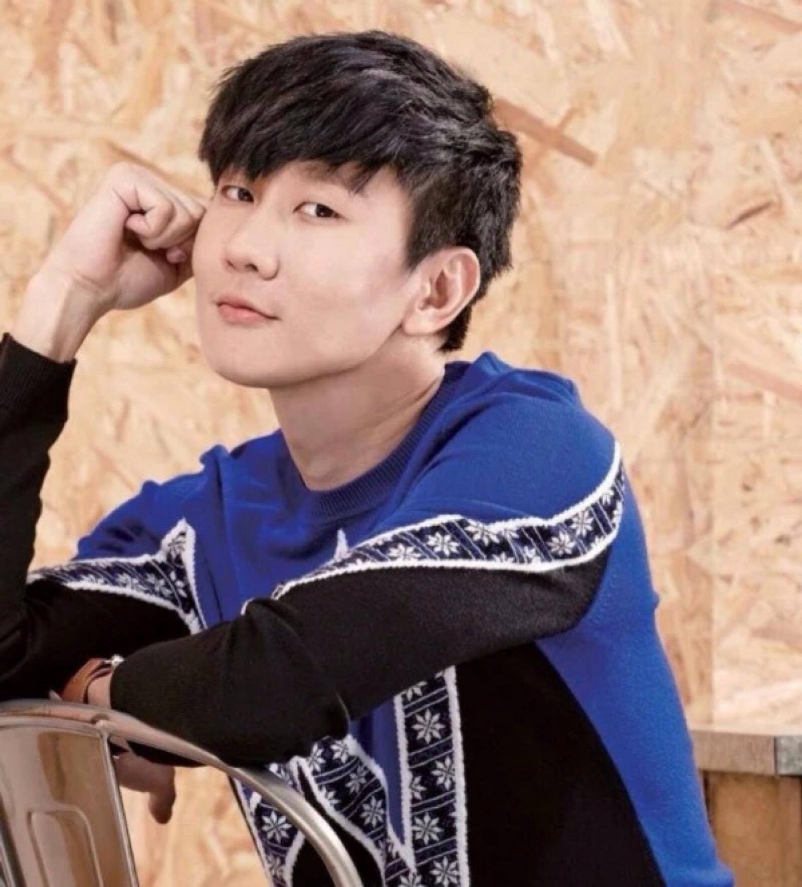 林俊杰退圈避风头?女歌迷为其穿红衣裤上吊自尽,照片曝光吓人