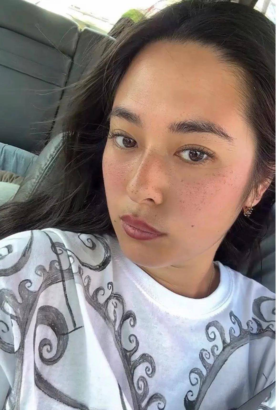 薑文女兒薑一郎婚後首曬照：雀斑與濾鏡齊飛 網友共腦補一色