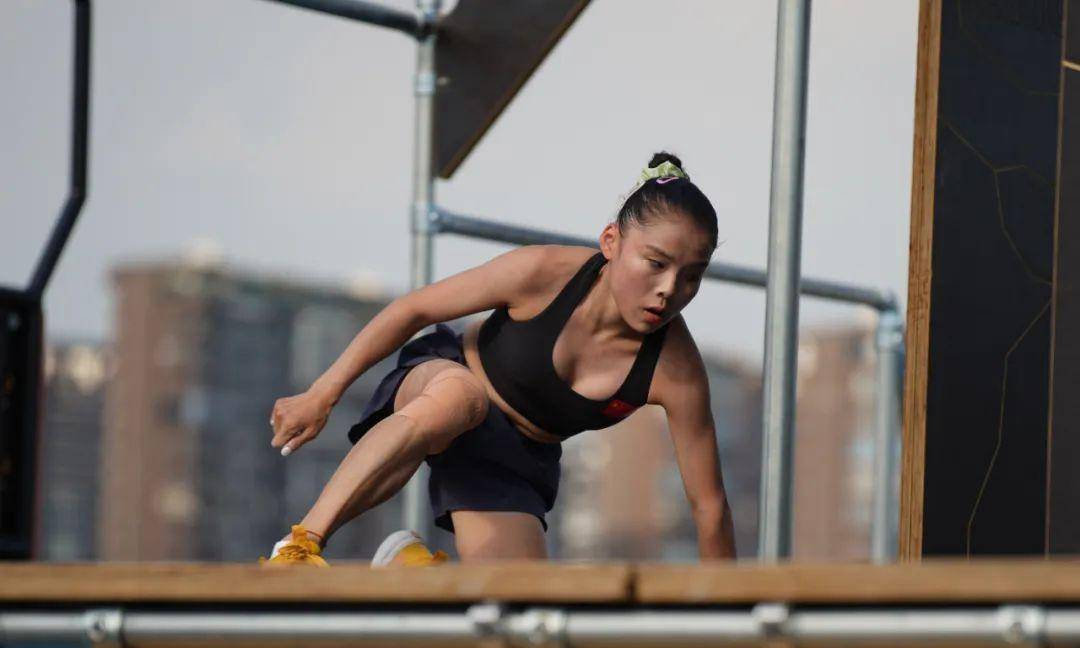 22.7到24.7分!商春松成都世运跑酷赛逆转夺金,争议判罚引热议