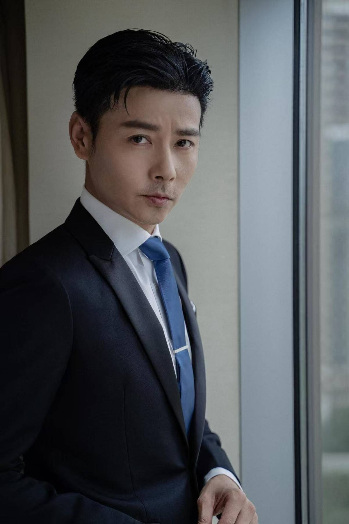 51岁张晋心脏手术后现身!嘴唇惨白暴瘦到脱相,气色不及蔡少芬