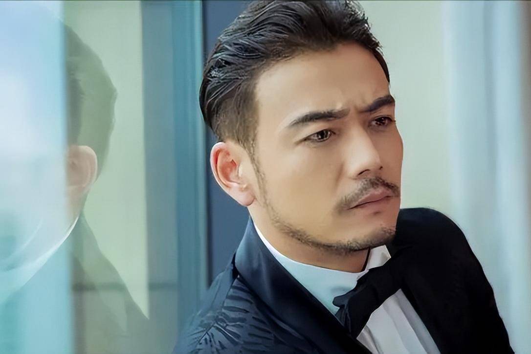 原创小包总杨烁从红极一时到消失荧幕演技好也无法拯救荒唐事