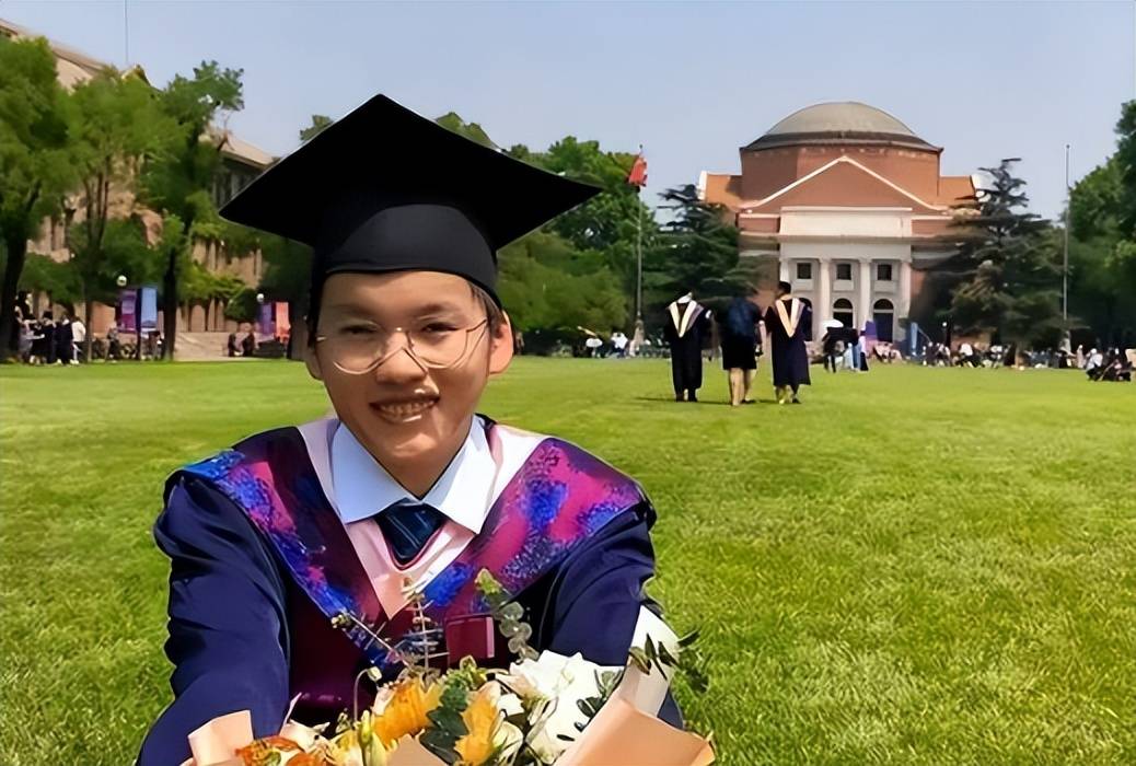 搬砖男孩林万东:高考713分,被嘲考上清华也没用的他,如今怎样