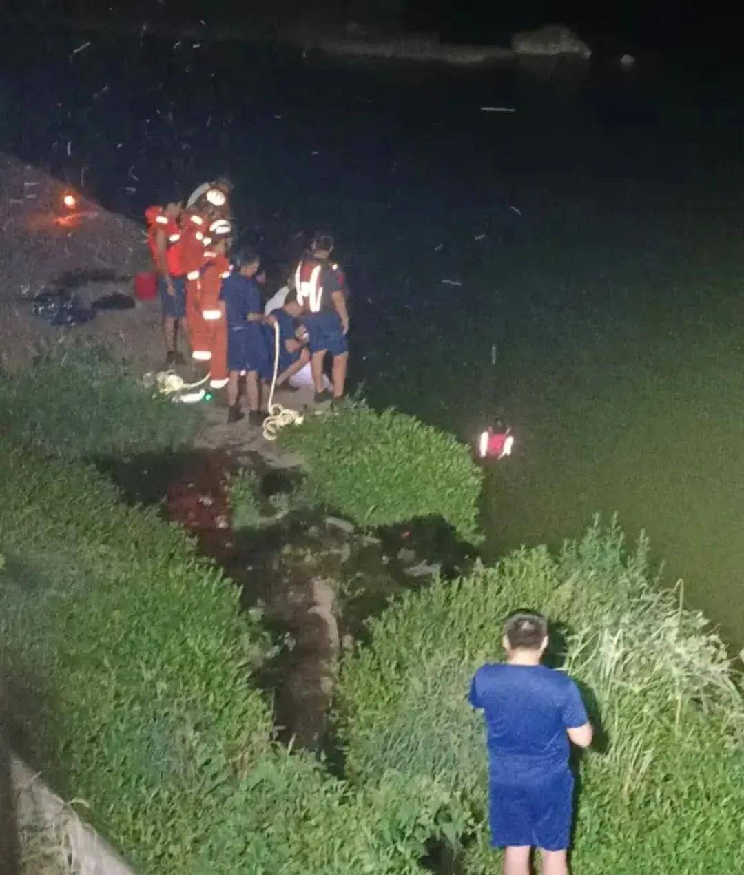 男子夜钓鱼竿被鱼拖走男子下河捞鱼竿溺亡钓友讲述惊魂时刻