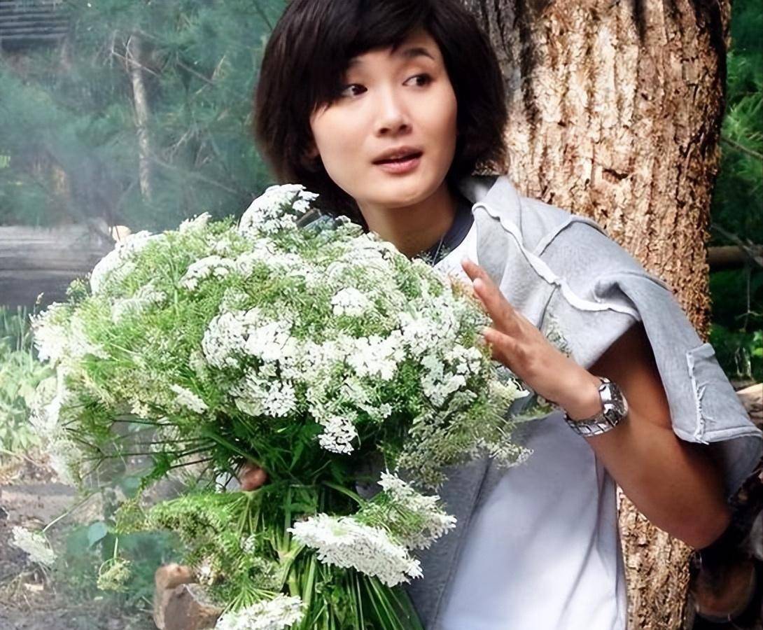 潘雨辰被称为"丹东之花",离婚后只字不提前夫,与女儿相依为命