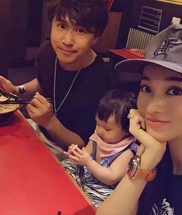 欧弟双喜临门!再婚,迎三胎,还没举办婚礼,女方近照曝光引热议