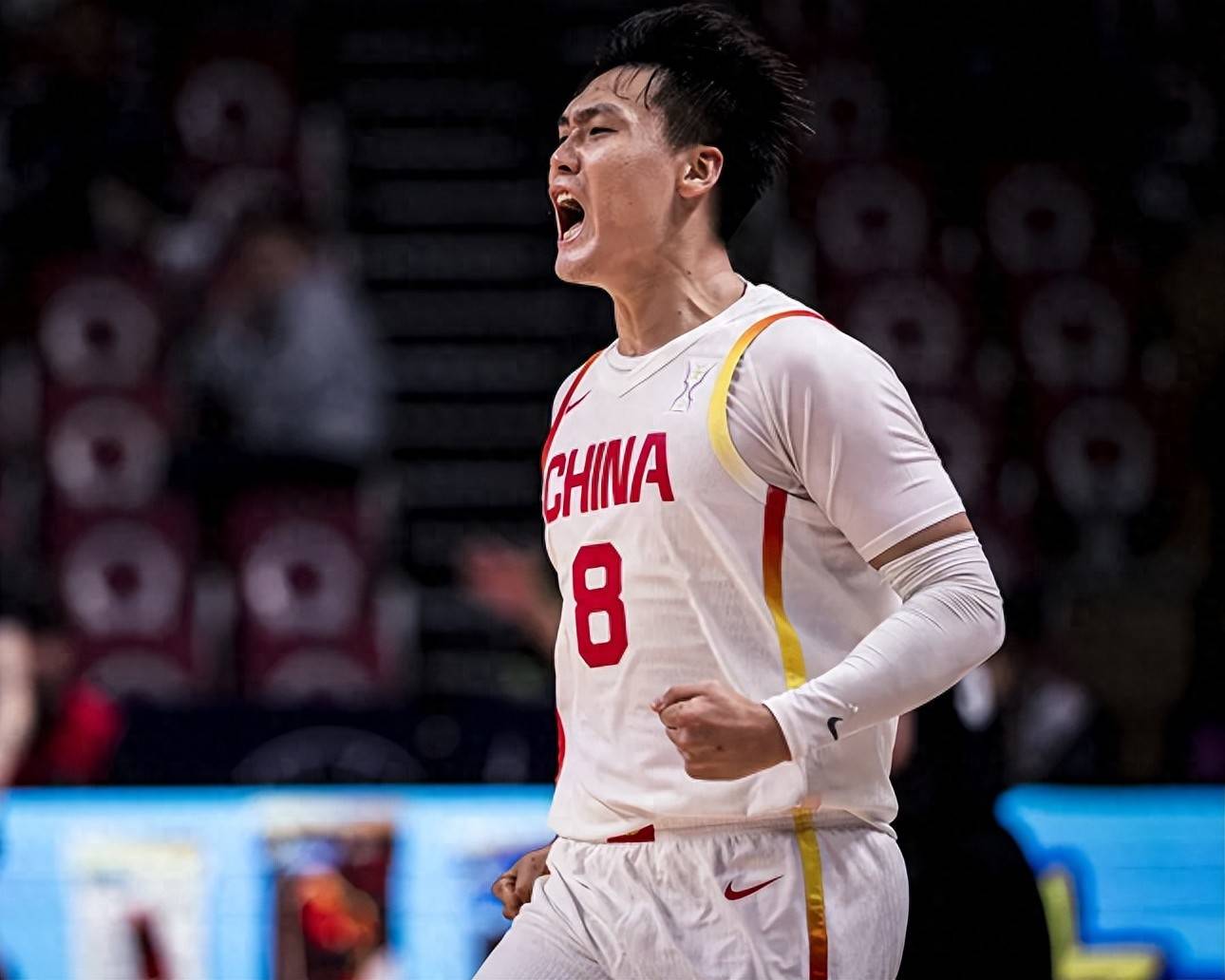 中国队时隔10年再进亚洲杯决赛,赵睿24 6当选全场mvp