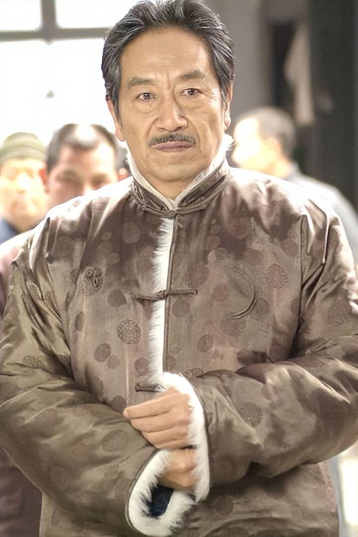 王奎荣:46岁大器晚成,68岁娶小37岁娇妻,76岁一家四口其乐融融