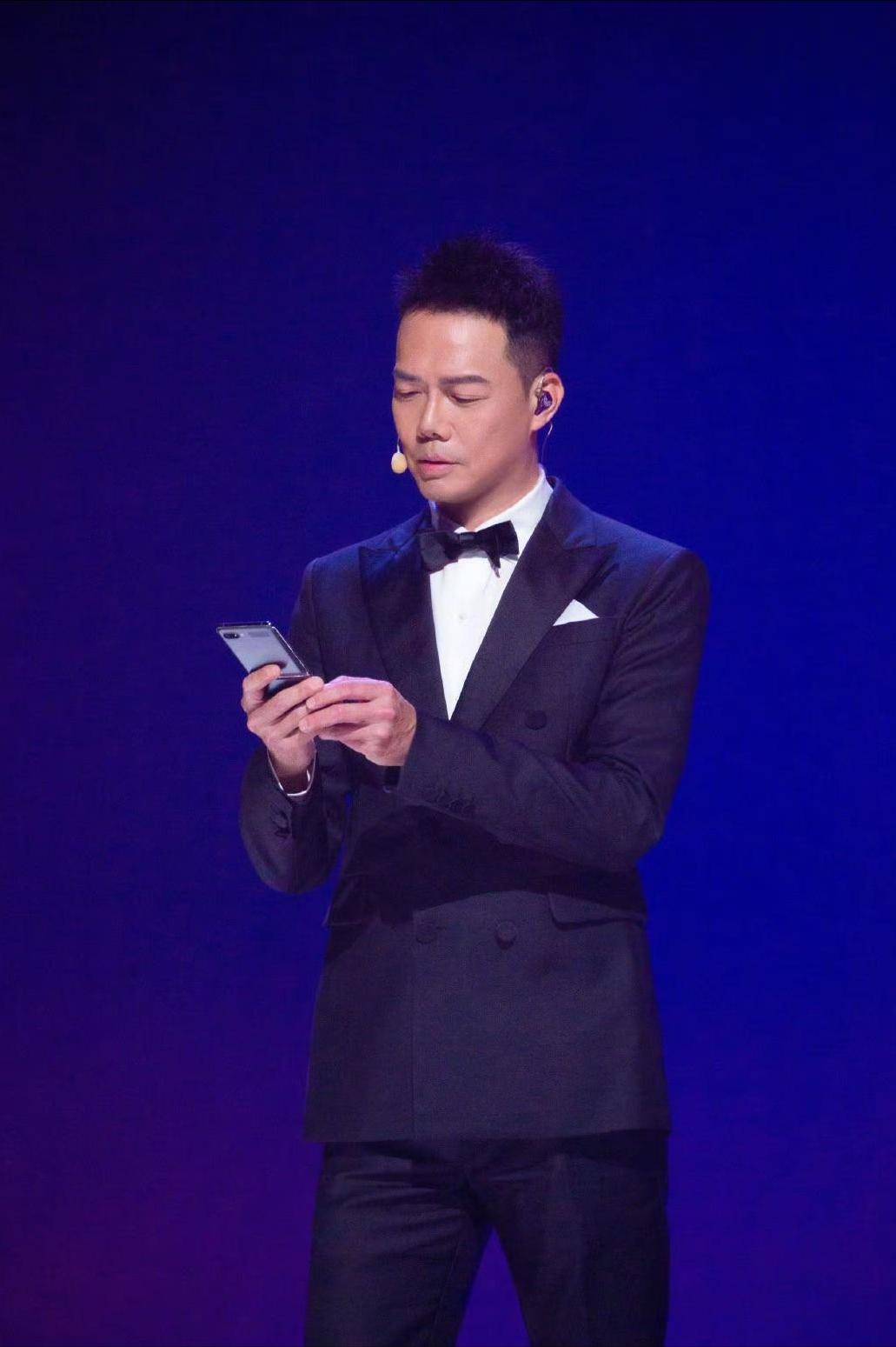 知名港星谢天华近况曝光!妻儿为其澳门庆生,一对子女皮肤黝黑