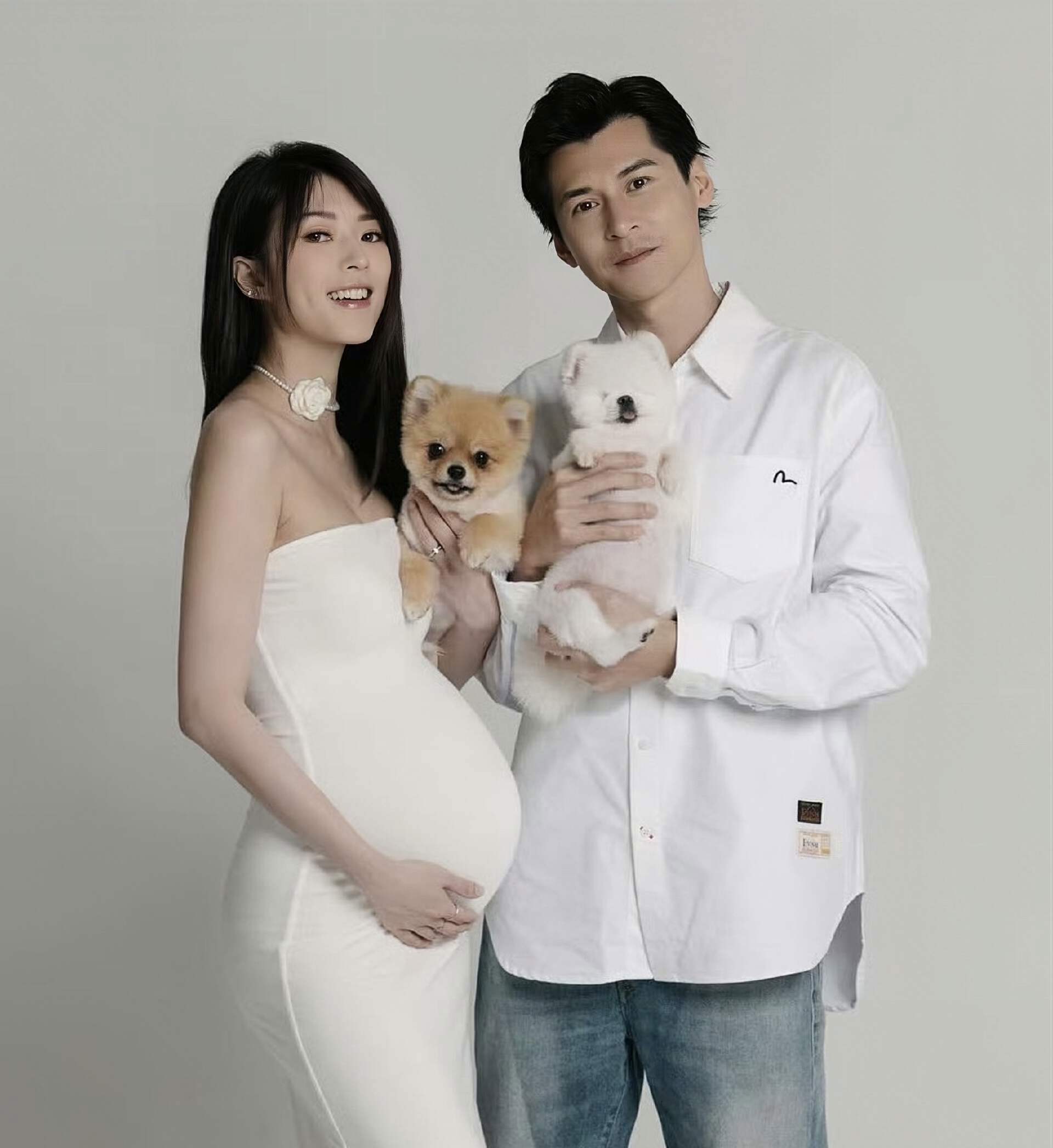 恭喜香港人气女星连诗雅剖腹生女老公陈家乐亲自剪的脐带