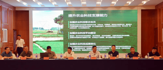 淮安市老区与乡村协会的座谈会很别致