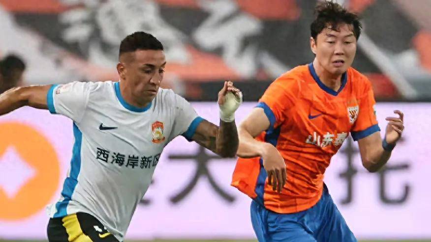 就在今天!8月26号凌晨中超青岛西海岸传来邵佳一阿齐兹新消息